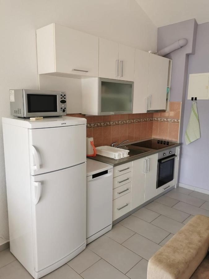 Apartman Sutalo Komarna Buitenkant foto