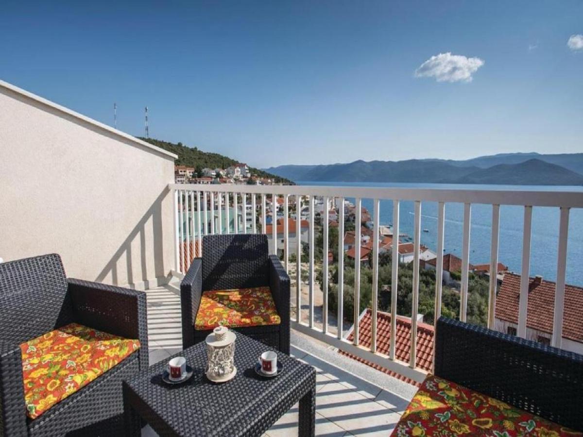 Apartman Sutalo Komarna Buitenkant foto