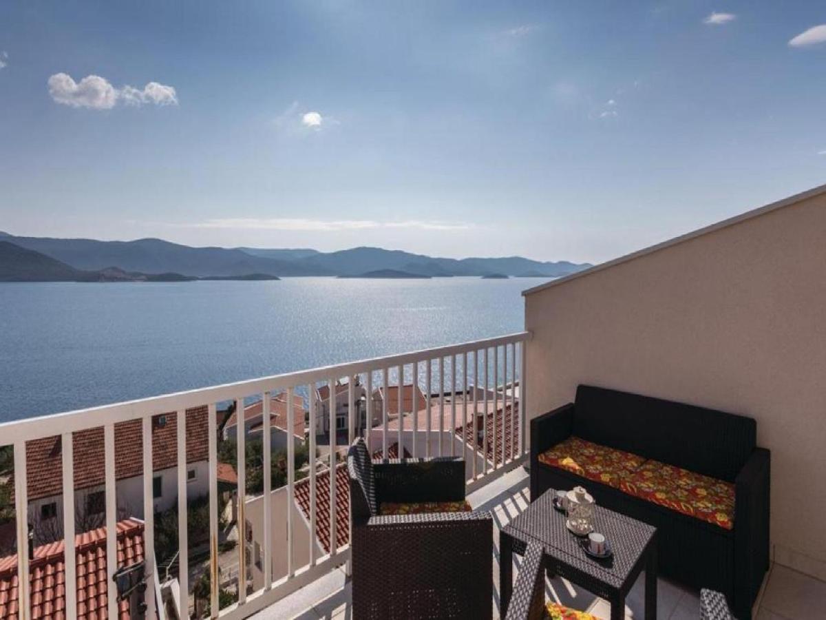 Apartman Sutalo Komarna Buitenkant foto