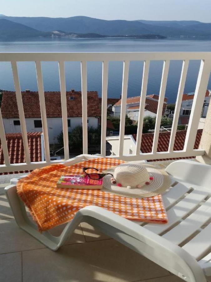 Apartman Sutalo Komarna Buitenkant foto