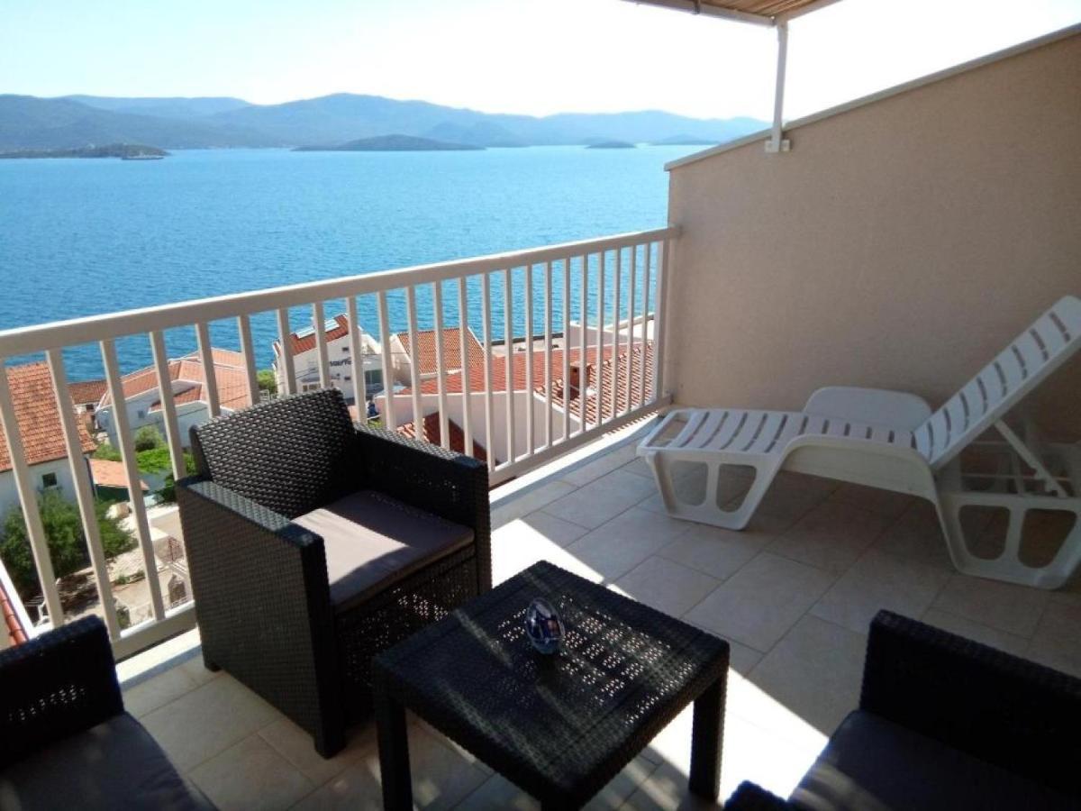 Apartman Sutalo Komarna Buitenkant foto