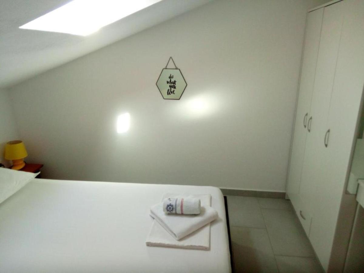 Apartman Sutalo Komarna Buitenkant foto