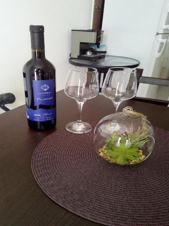 Apartman Sutalo Komarna Buitenkant foto