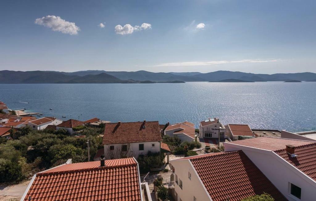 Apartman Sutalo Komarna Buitenkant foto