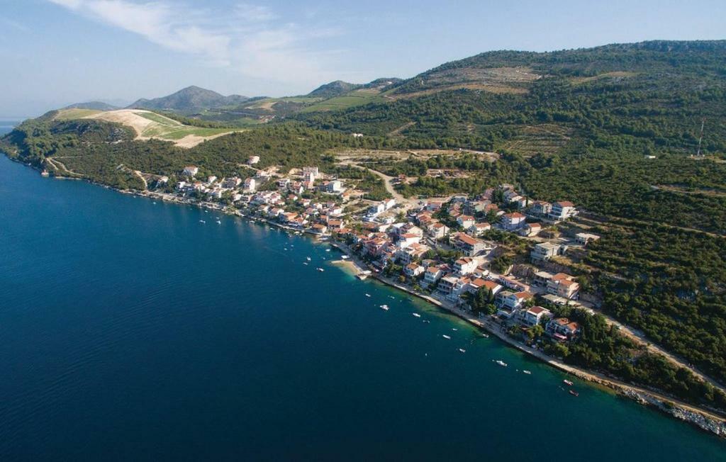 Apartman Sutalo Komarna Buitenkant foto