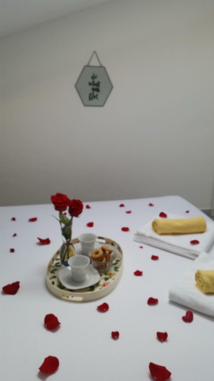 Apartman Sutalo Komarna Buitenkant foto