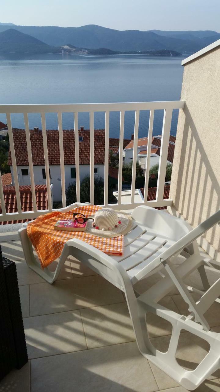 Apartman Sutalo Komarna Buitenkant foto