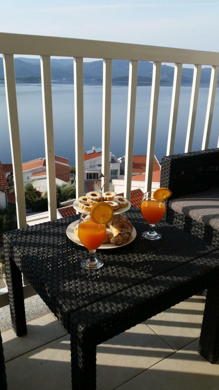 Apartman Sutalo Komarna Buitenkant foto