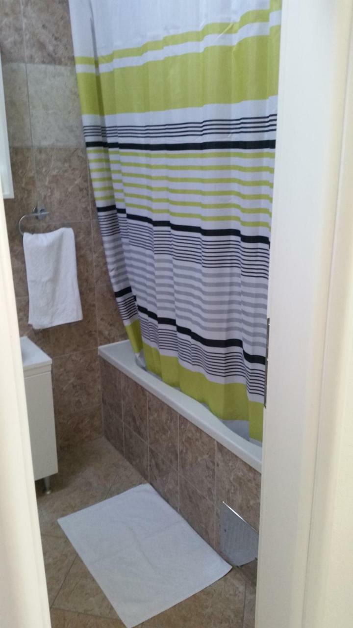 Apartman Sutalo Komarna Buitenkant foto
